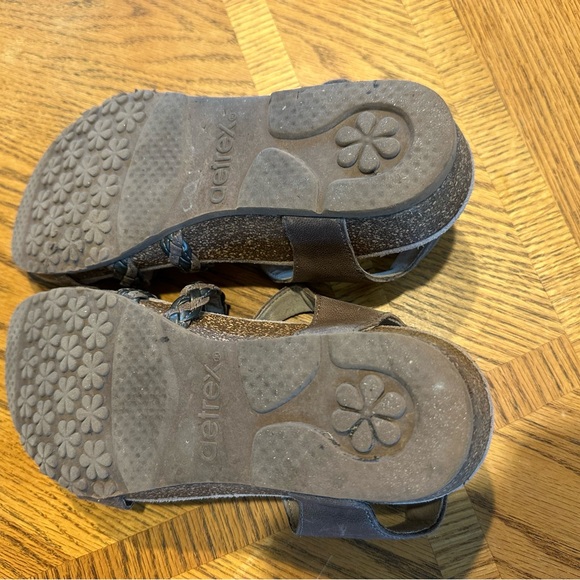 Aetrex Brown and Gray Women's Sandals - Picture 7 of 7